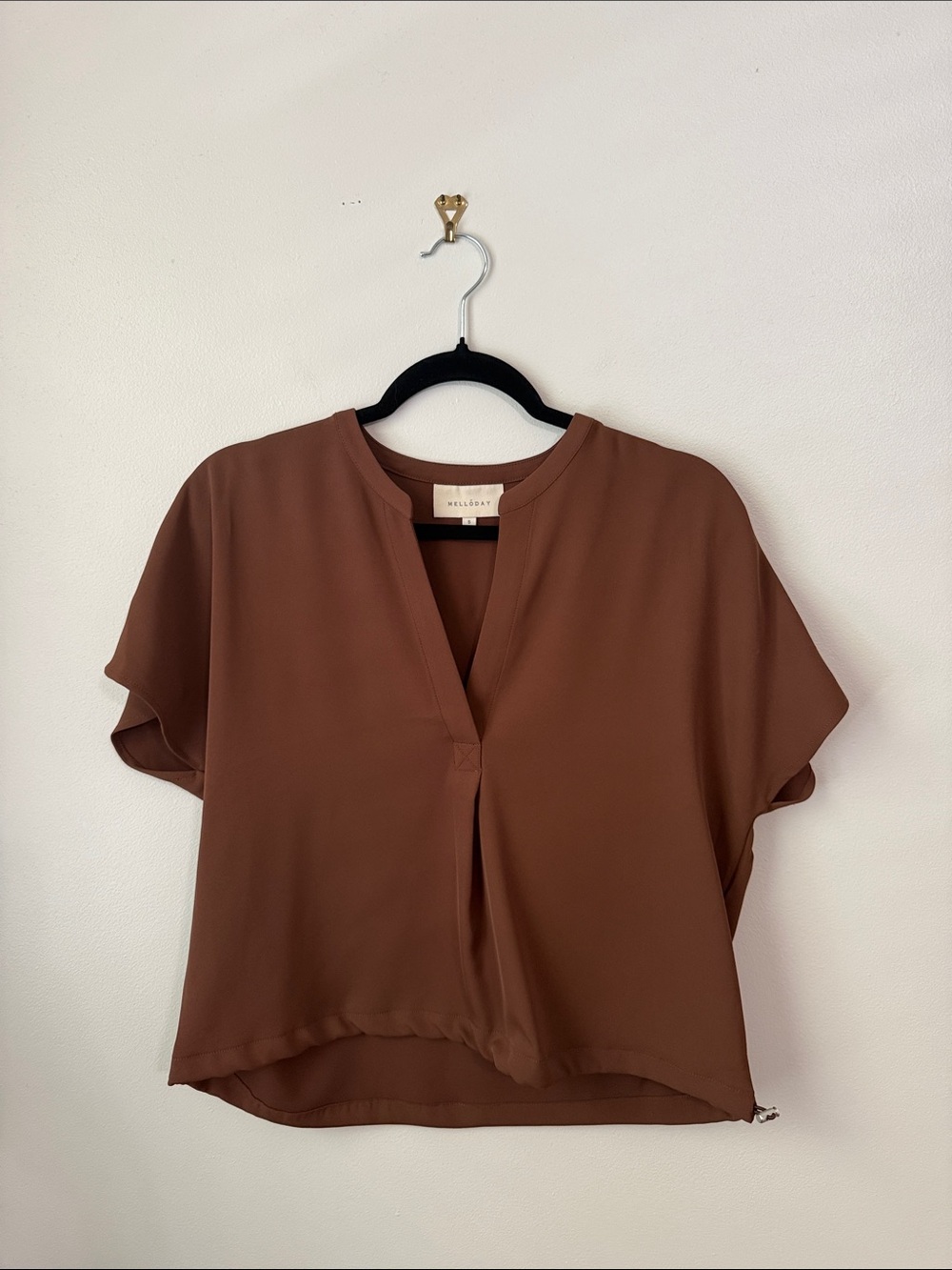 MELLODAY Chocolate Brown V-Neck Short Sleeve Blouse